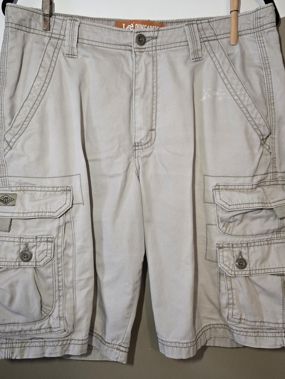 Lee Dungarees Mens Cargo Shorts Beige Pockets Belt Loops Size 32 Outdoors Cotton